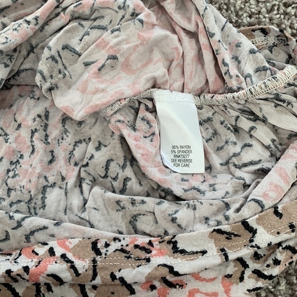 Dana Buchman size XL women’s pink leopard print long sleeve shirt soft stretchy - Picture 4 of 4